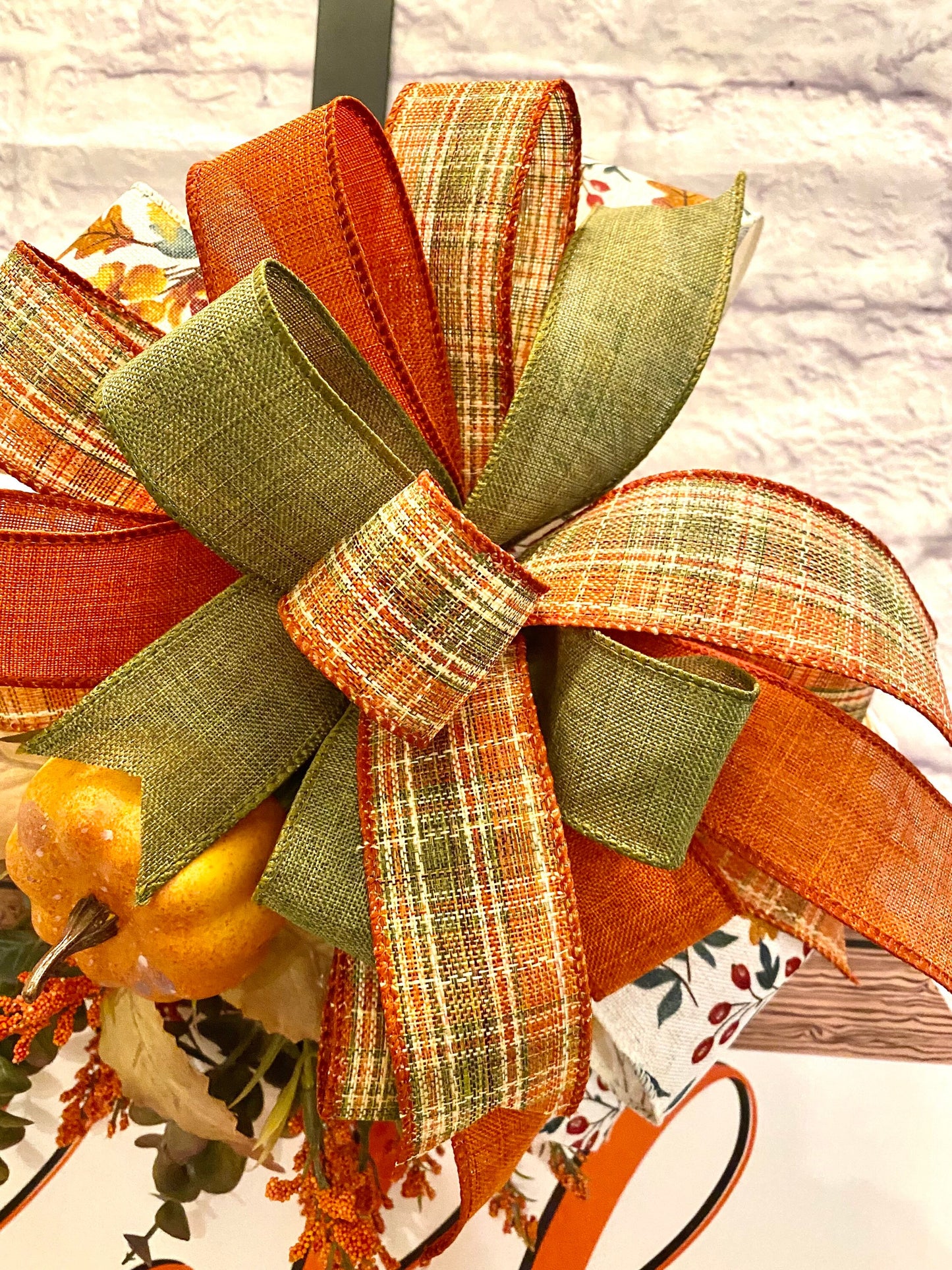 Fall Hello Pumpkin Door Hanger, Fall Pumpkin Door Hanger, Fall Pumpkin Porch Decoration, Door Hanger with Pumpkin and Fall Florals