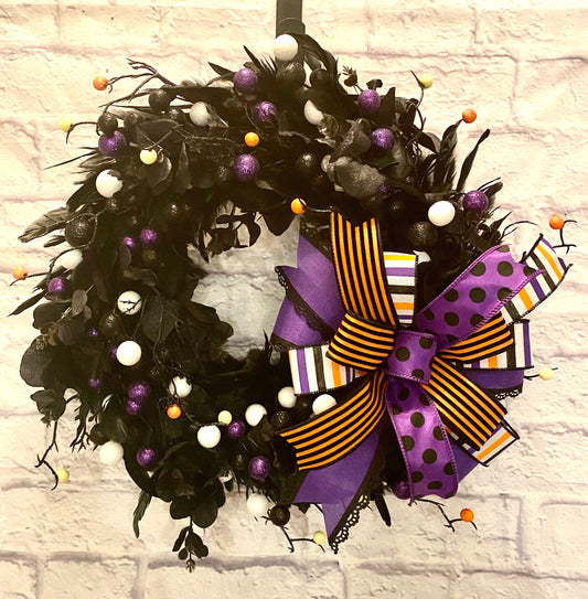Whimsical Black Halloween Wreath with Feathers, Halloween Feather Wreath, Halloween Wreath for Front Door, Halloween Decoration for Porch