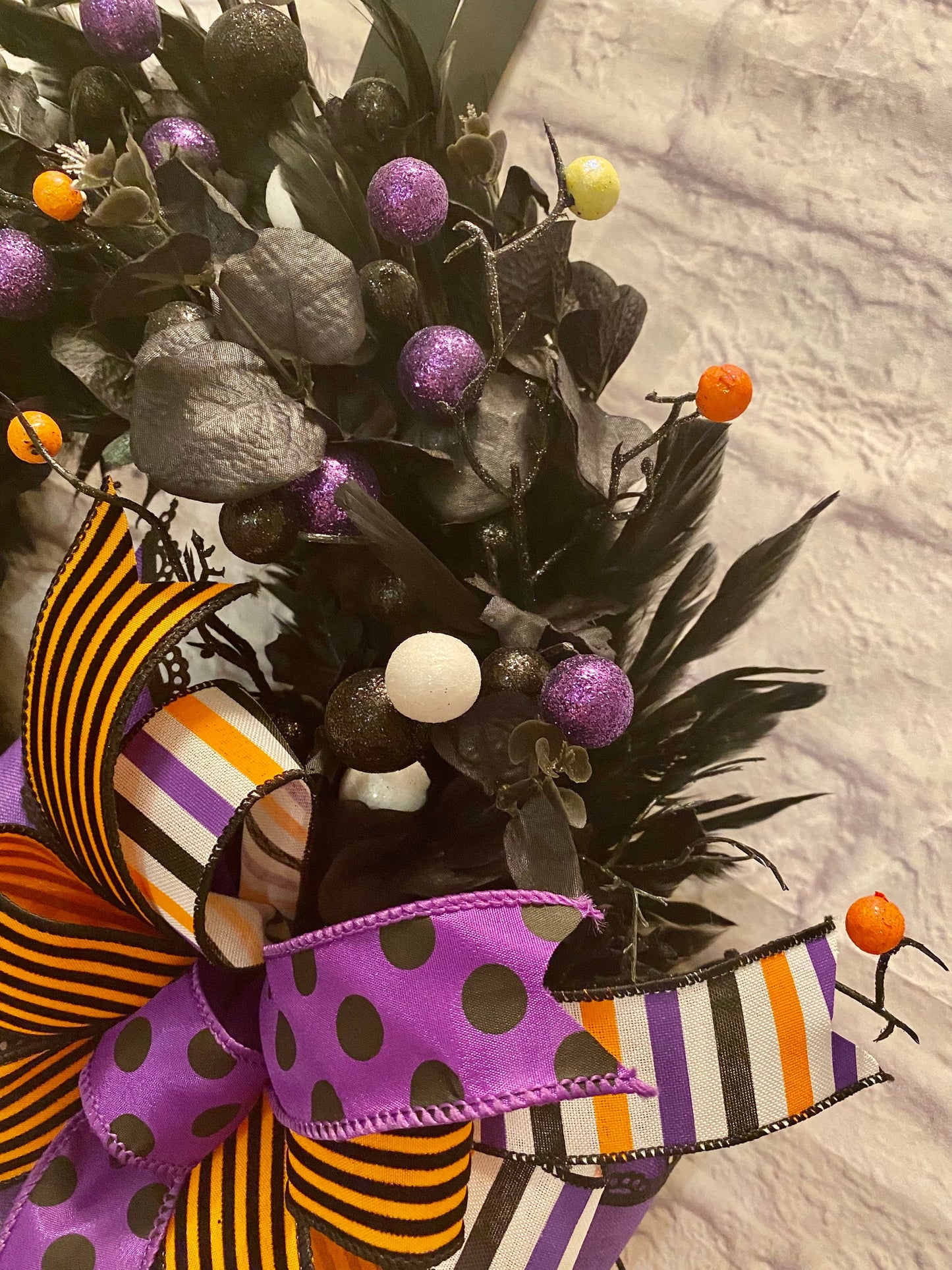 Whimsical Black Halloween Wreath with Feathers, Halloween Feather Wreath, Halloween Wreath for Front Door, Halloween Decoration for Porch