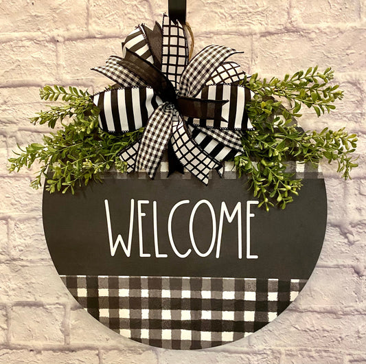 Black and White Welcome Wood Door Hanger, Wood Welcome Door Hanger, Black and White Plaid Welcome Door Hanger, Welcome Wall Decoration