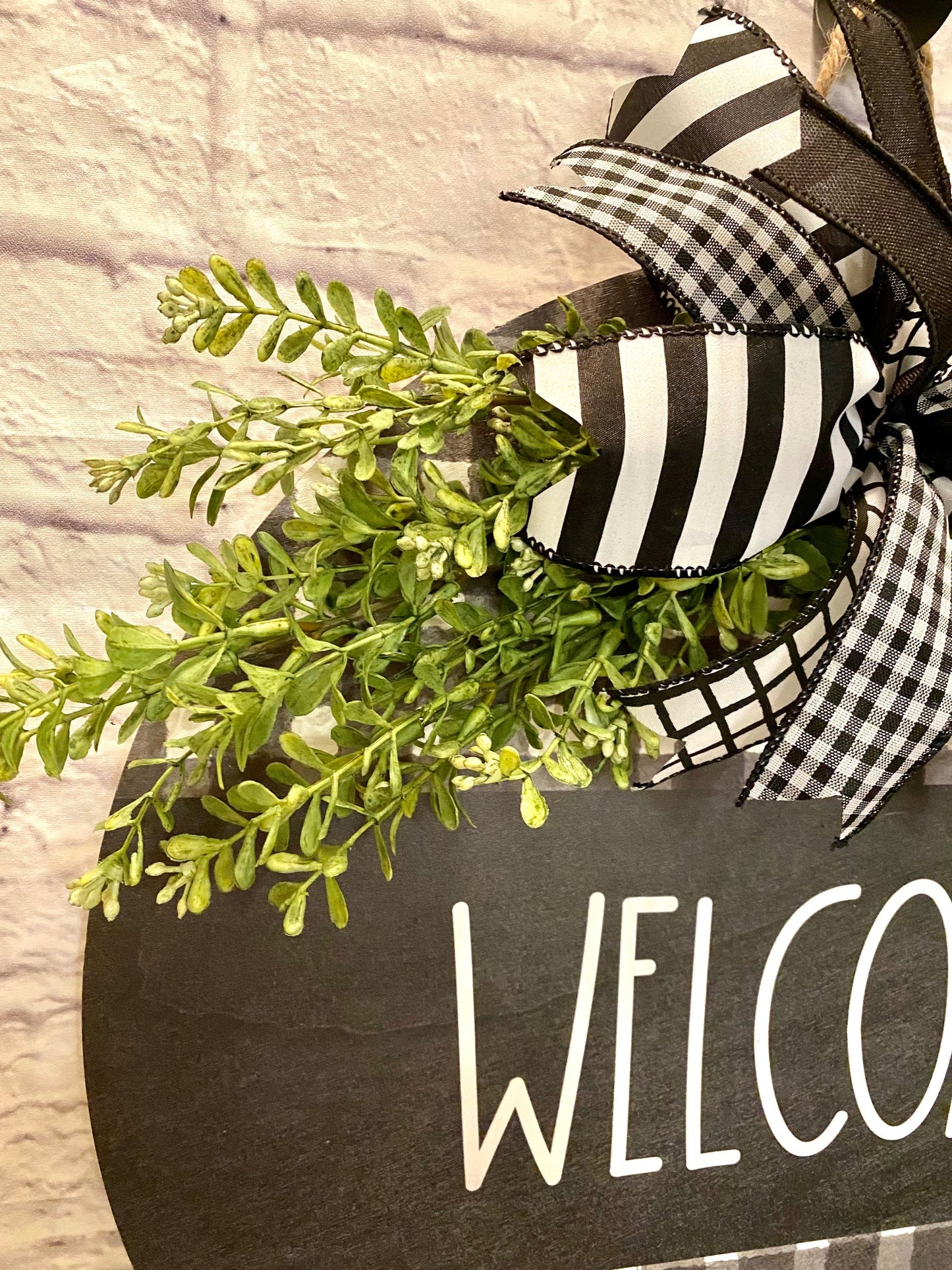 Black and White Welcome Wood Door Hanger, Wood Welcome Door Hanger, Black and White Plaid Welcome Door Hanger, Welcome Wall Decoration