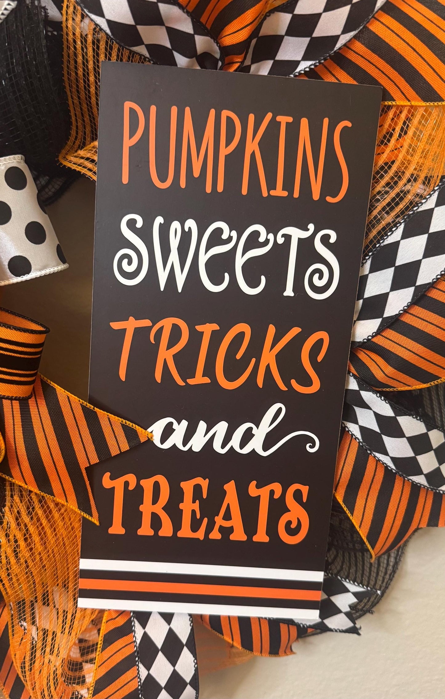 Halloween Pumpkin Wreath, Halloween Trick or Treat Wreath, Halloween Trick or Treat Door Decor, Halloween Pumpkin Door Hanger