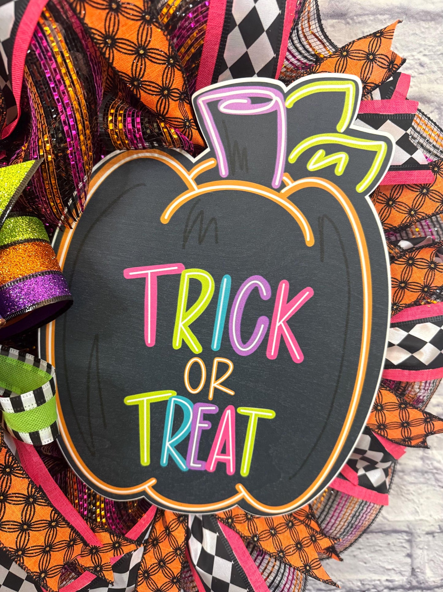 Halloween Trick or Treat Wreath for Front Door, Trick or Treat Wreath, Trick or Treat Door Hanger, Halloween Pumpkin Wreath, Trick or Treat