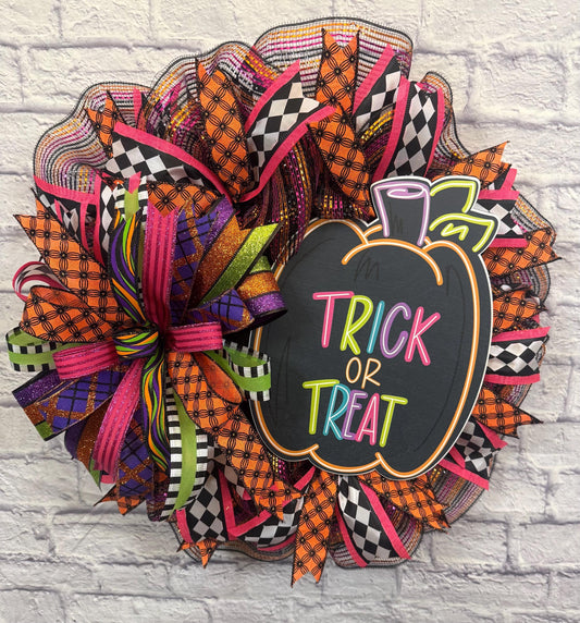 Halloween Trick or Treat Wreath for Front Door, Trick or Treat Wreath, Trick or Treat Door Hanger, Halloween Pumpkin Wreath, Trick or Treat
