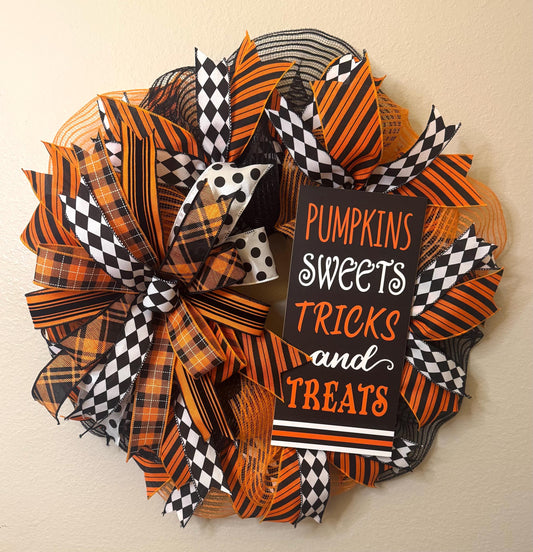 Halloween Pumpkin Wreath, Halloween Trick or Treat Wreath, Halloween Trick or Treat Door Decor, Halloween Pumpkin Door Hanger