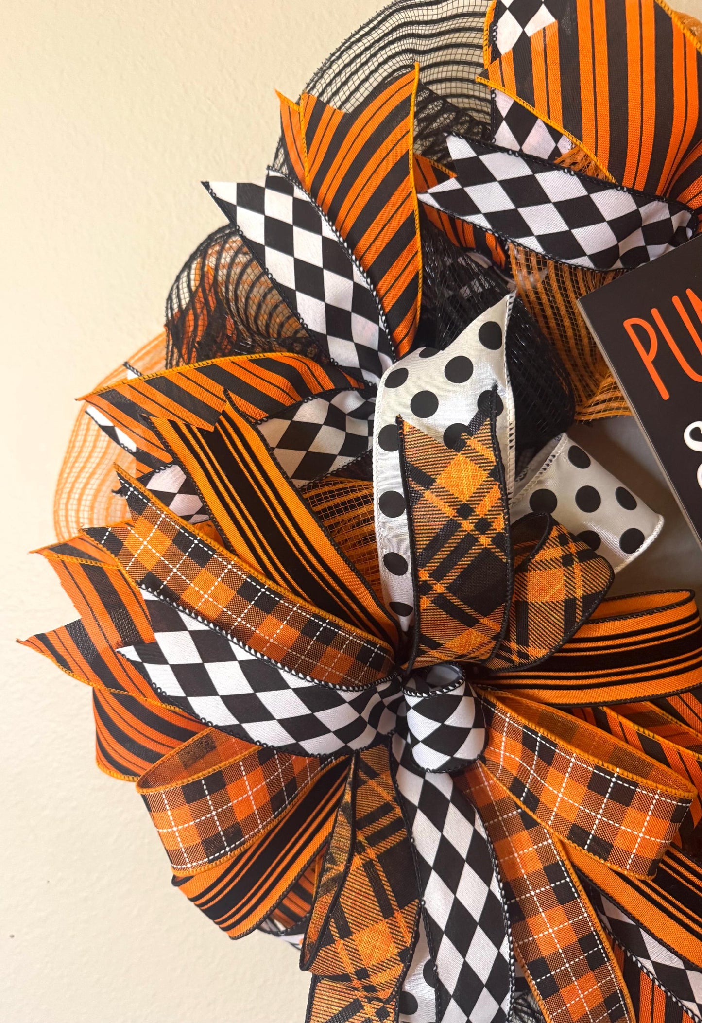 Halloween Pumpkin Wreath, Halloween Trick or Treat Wreath, Halloween Trick or Treat Door Decor, Halloween Pumpkin Door Hanger