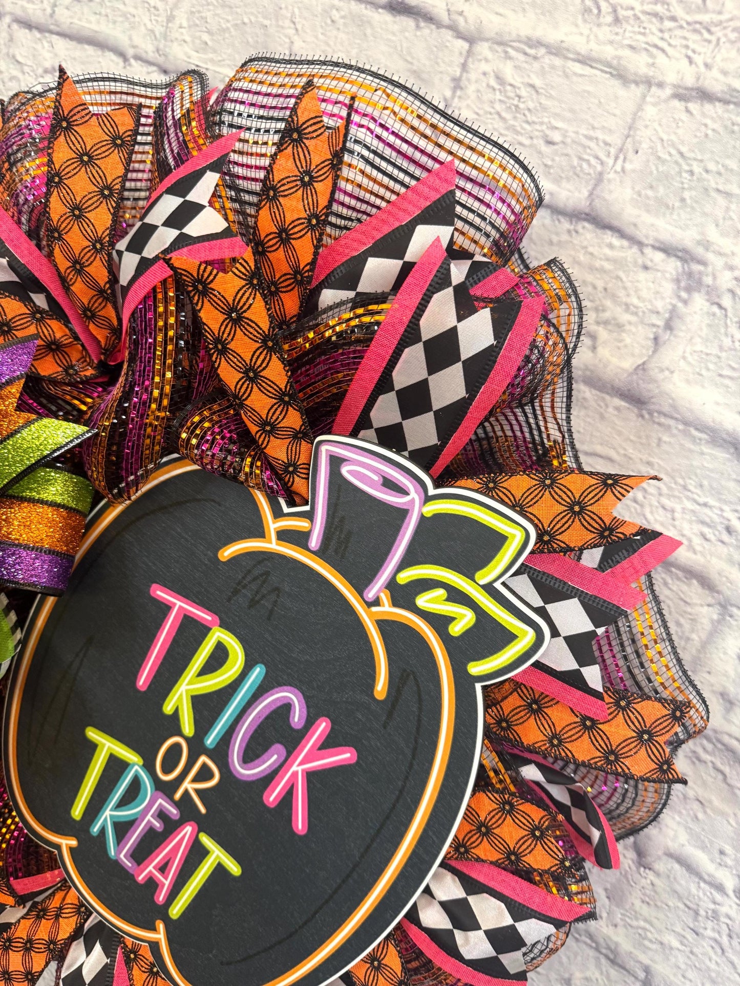 Halloween Trick or Treat Wreath for Front Door, Trick or Treat Wreath, Trick or Treat Door Hanger, Halloween Pumpkin Wreath, Trick or Treat