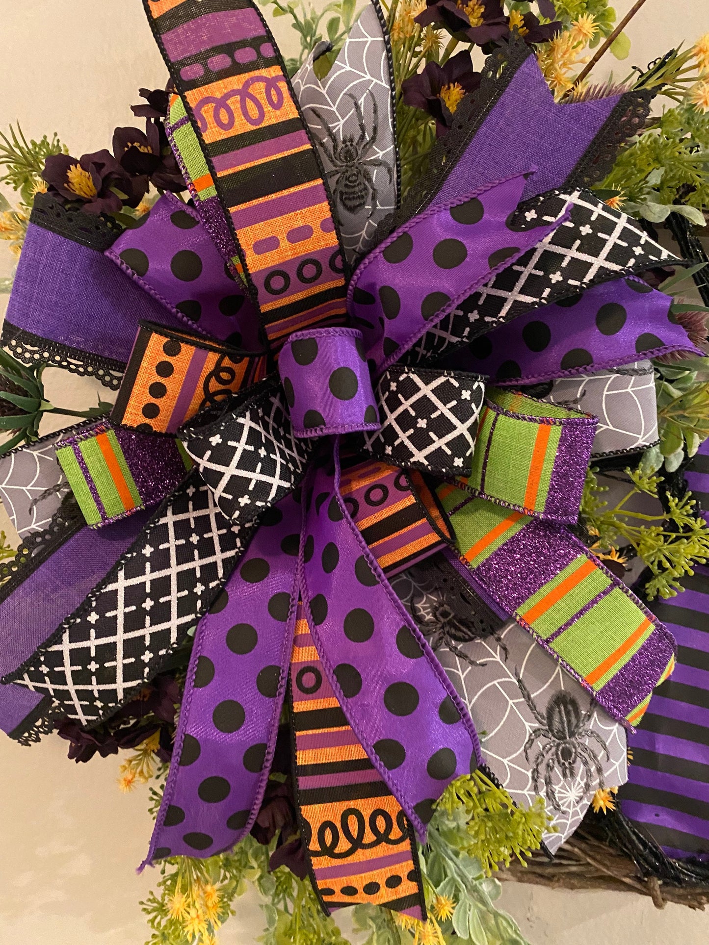 Halloween Wreath, Halloween Spider Wreath, Black and Purple Halloween Wreath, Spooky Spider Wreath, Spider Door Hanger