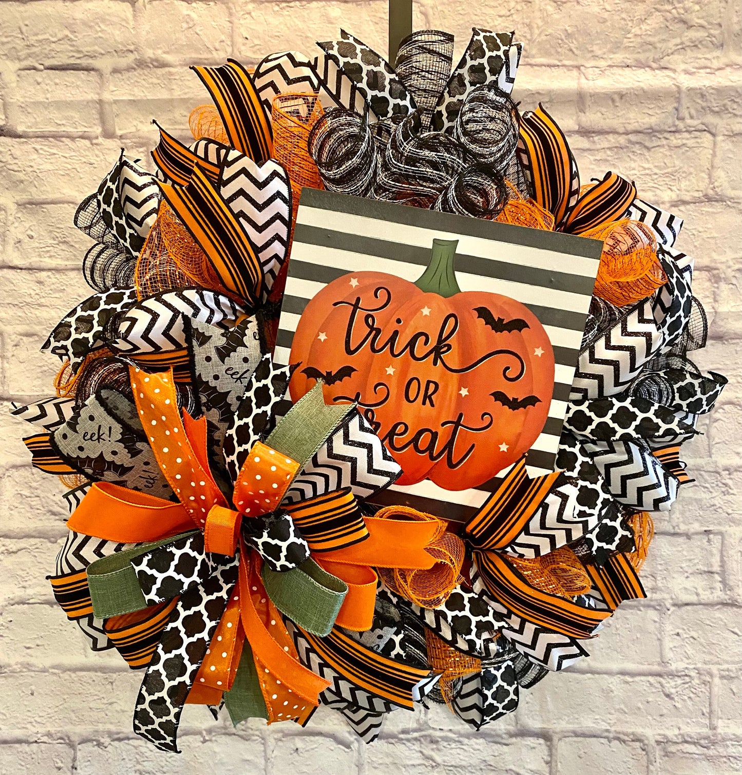 Halloween Trick or Treat Wreath for Door, Halloween Wreath for Front Door, Halloween Bat Wreath for Front Door, Halloween Pumpkin Wreath