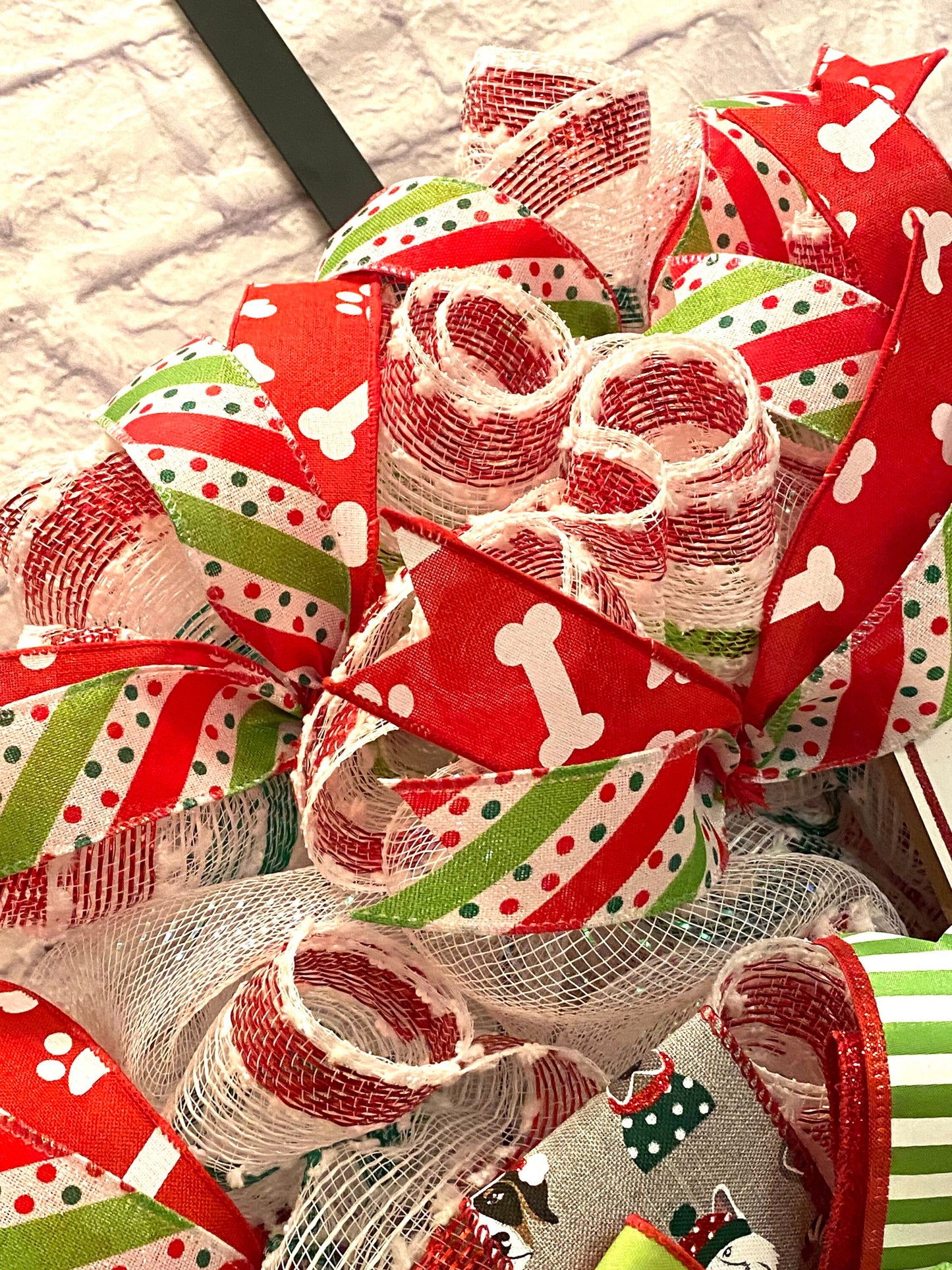 Happy Holidays Dog Wreath for Front Door, Happy Holidays Dog Wreath for Porch, Dog Christmas Wreath for Home, Dog Christmas Wreath for Door