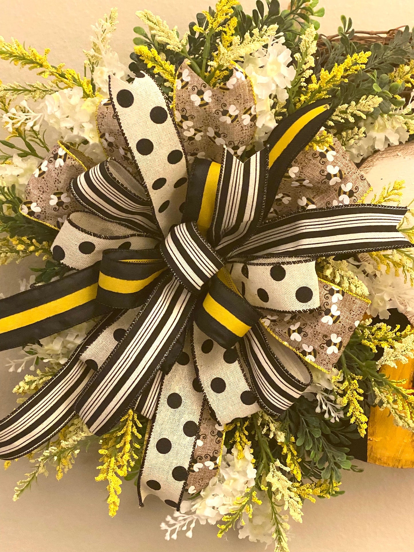 Farmhouse Bee Grapevine Wreath, Farmhouse Bee Twig Wreath, Summer Bee Twig Wreath, Spring Bee Twig Wreath, Bee Floral Grapevine Door Hanger