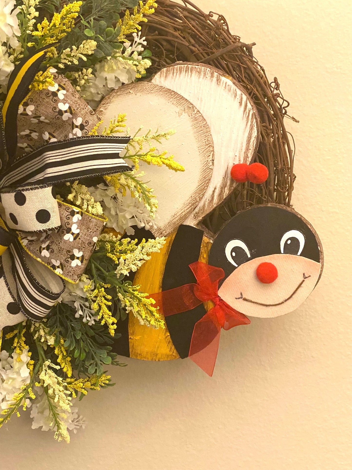 Farmhouse Bee Grapevine Wreath, Farmhouse Bee Twig Wreath, Summer Bee Twig Wreath, Spring Bee Twig Wreath, Bee Floral Grapevine Door Hanger