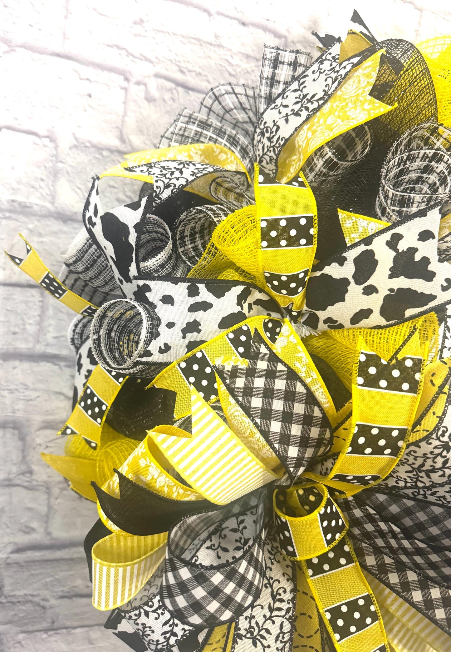 Spring Highland Cow Wreath, Hello Spring Wreath, Spring Cow Wreath, Yellow & Black Spring Wreath, Spring Highland Cow Wreath for Front Door