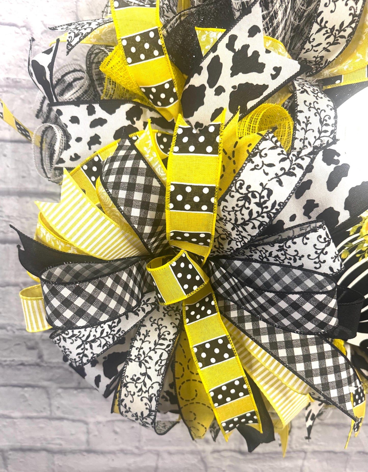 Spring Highland Cow Wreath, Hello Spring Wreath, Spring Cow Wreath, Yellow & Black Spring Wreath, Spring Highland Cow Wreath for Front Door