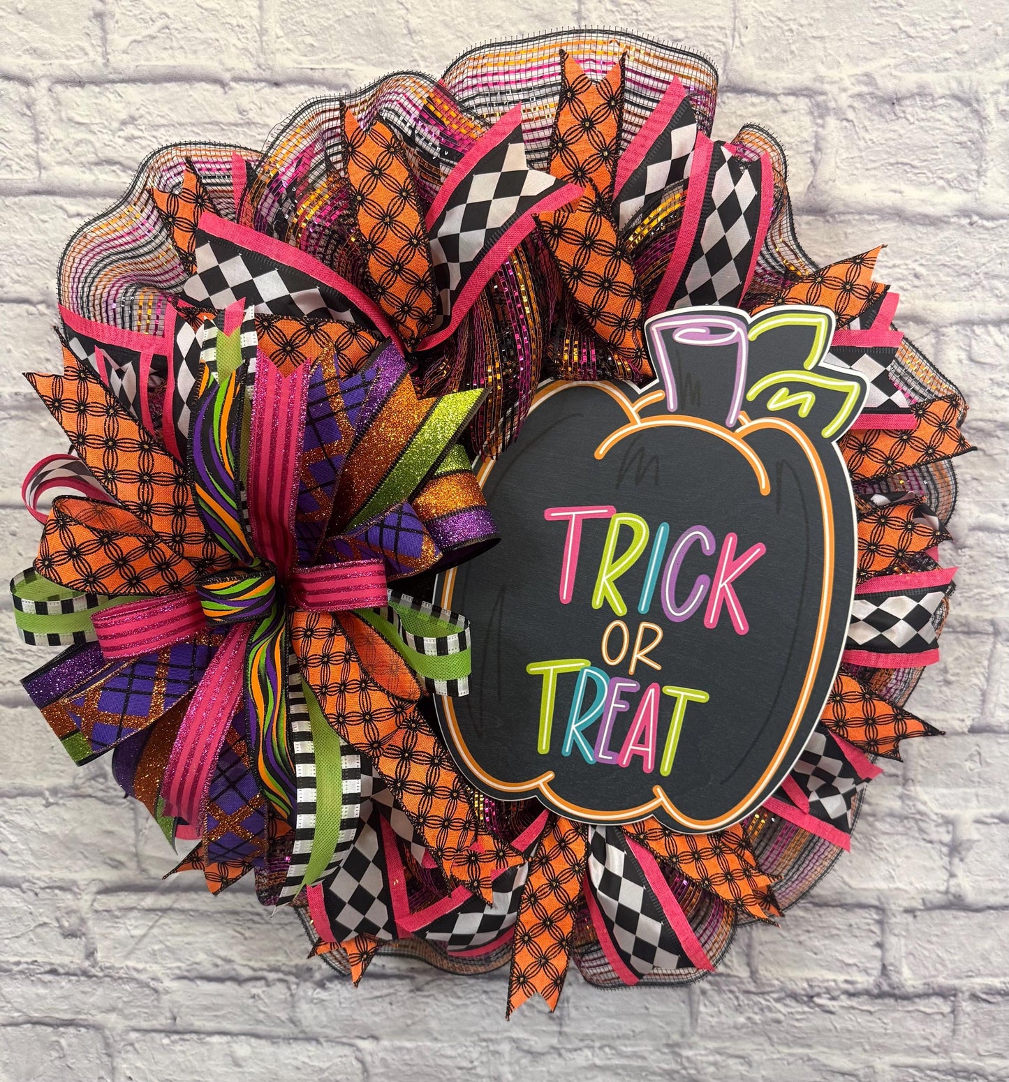 Halloween Trick or Treat Wreath for Front Door, Trick or Treat Wreath, Trick or Treat Door Hanger, Halloween Pumpkin Wreath, Trick or Treat
