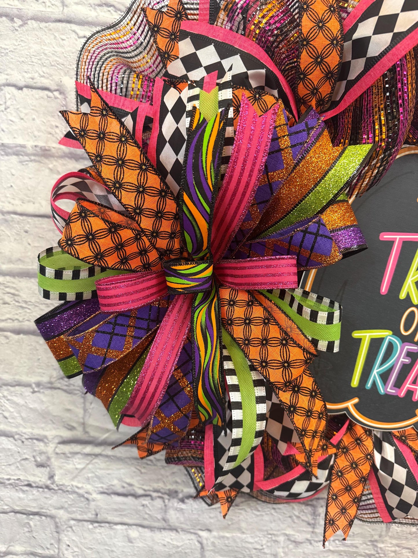 Halloween Trick or Treat Wreath for Front Door, Trick or Treat Wreath, Trick or Treat Door Hanger, Halloween Pumpkin Wreath, Trick or Treat